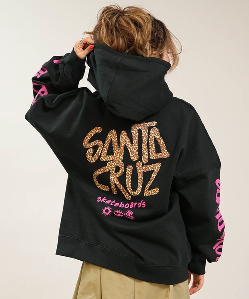 SANTA CRUZ(サンタクルーズ)の「【ムラサキスポーツ限定】SANTACRUZ/サンタクルーズ ジップアップ パーカー フーディー ロゴ レオパード柄 バックプリント 裏起毛 502264331(パーカー・レディース・ピンク/ブラック・L/M)」の1枚目の写真