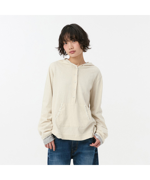 OHESHIO(オヘシオ)の「フローラルボタンフード付きロングスリーブ、アイボリー(Tシャツ/カットソー・レディース・その他・FREE)」の1枚目の写真