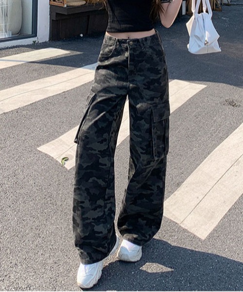 ＆soiree（アンドソワレ）の「カモ柄カーゴストレートパンツ（カーゴパンツ・レディース・ブラック・X-LARGE/LARGE/MEDIUM/SMALL/X-SMALL）」の2枚目の写真