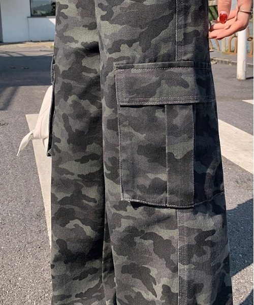 ＆soiree（アンドソワレ）の「カモ柄カーゴストレートパンツ（カーゴパンツ・レディース・ブラック・X-LARGE/LARGE/MEDIUM/SMALL/X-SMALL）」の4枚目の写真