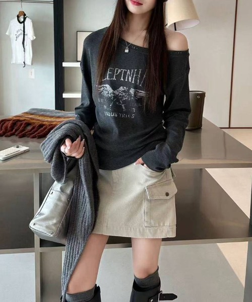 SpRay(スプレイ)の「イーグルスタッズオフショルダートップス(Tシャツ/カットソー・レディース・オフホワイト/ブラウン/チャコールグレー/ベージュ・FREE)」の8枚目の写真