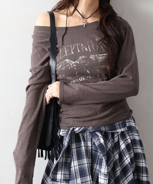 SpRay(スプレイ)の「イーグルスタッズオフショルダートップス(Tシャツ/カットソー・レディース・オフホワイト/ブラウン/チャコールグレー/ベージュ・FREE)」の10枚目の写真