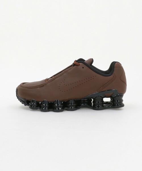 NIKE(ナイキ)の「<NIKE> SHOX TL SE 200/スニーカー(スニーカー・メンズ・ダークブラウン・27.5cm/28cm/26cm/26.5cm/27cm/29cm/28.5cm)」の1枚目の写真