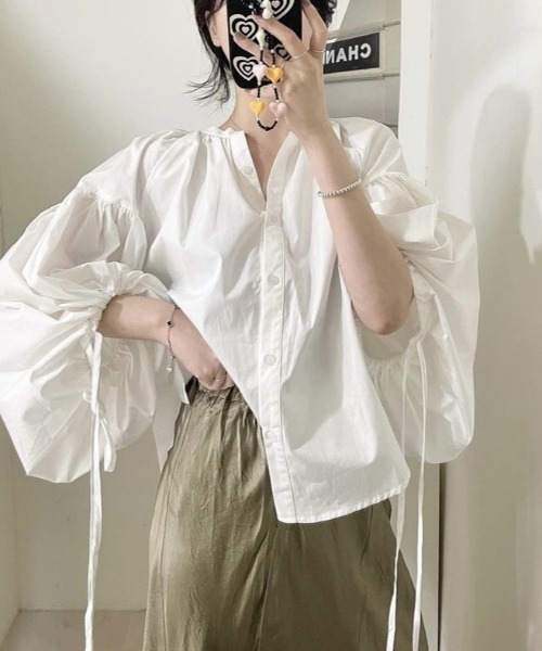 ｔｏｌｅｎｅ（トレネ）の「立体的なシルエットで魅せる。ボリュームスリーブ ドロストリボンシャツブラウス（シャツ/ブラウス・レディース・ライトブルー/ホワイト・FREE）」の6枚目の写真