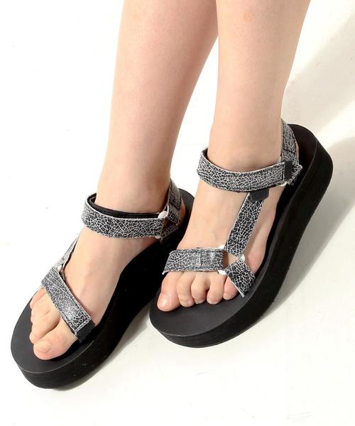 Teva（テバ）の「＜Teva（テバ）＞プラットフォーム クラック サンダル◆（サンダル・レディース・ホワイト/ブラック・35/38/36/37）」の2枚目の写真