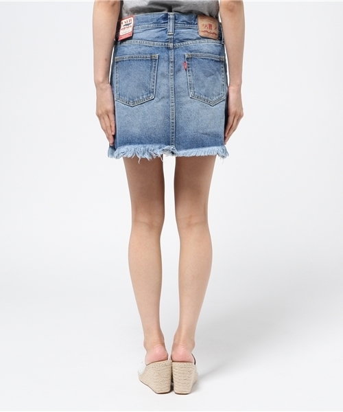 RODEO CROWNS WIDE BOWL（ロデオクラウンズワイドボウル）の「USED WASH ミニスカート（デニムスカート・レディース・ブルー・SMALL/MEDIUM/X-SMALL）」の10枚目の写真