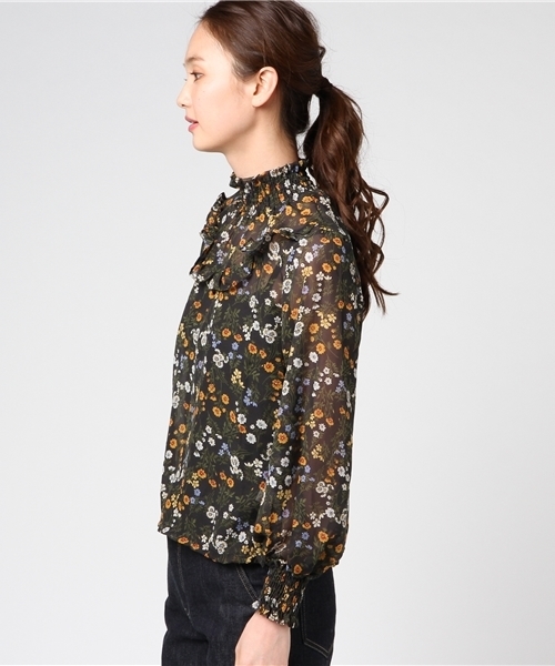 MERLOT（メルロー）の「花柄シャーリングハイネックブラウス1020 