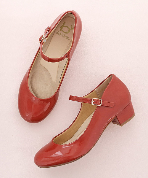 byあしながおじさん（バイアシナガオジサン）の「〈byあしながおじさん〉　ストラップパンプス（パンプス・レディース・ワイン/ブラック系その他/ベージュ/ブラック/クリアブラック/レッド/アッシュ/ワインレッド/クリアレッド/ライトベージュ/グリーン・24.0cm/22.5cm/24.5cm/23.5cm/23.0cm）」の10枚目の写真