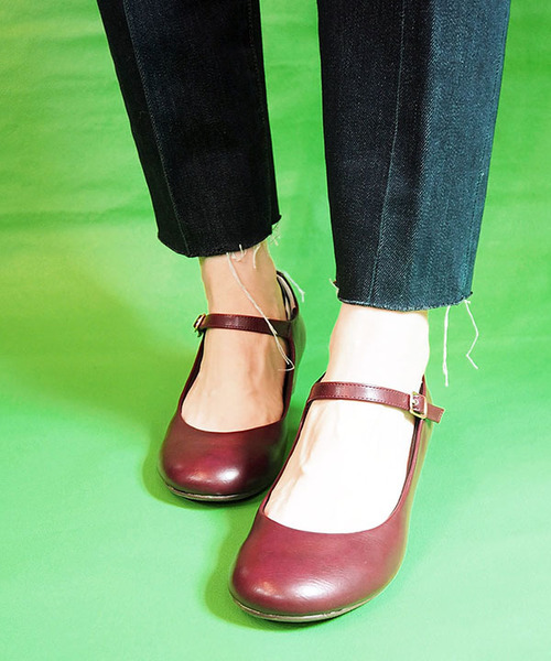 byあしながおじさん（バイアシナガオジサン）の「〈byあしながおじさん〉　ストラップパンプス（パンプス・レディース・ワイン/ブラック系その他/ベージュ/ブラック/クリアブラック/レッド/アッシュ/ワインレッド/クリアレッド/ライトベージュ/グリーン・24.0cm/22.5cm/24.5cm/23.5cm/23.0cm）」の11枚目の写真