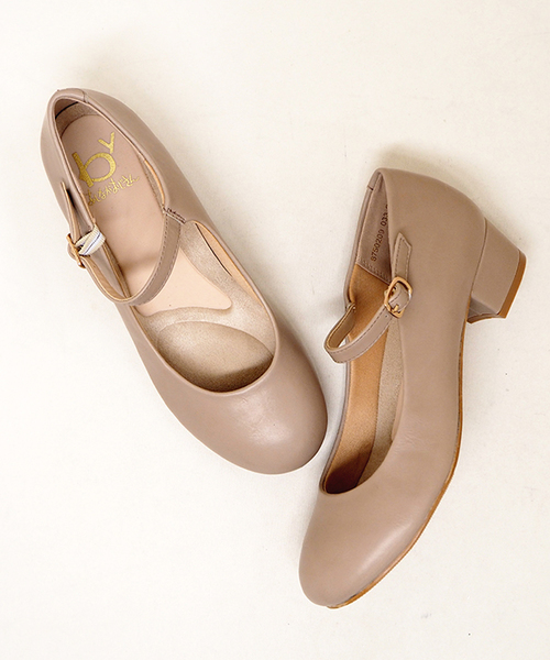 byあしながおじさん（バイアシナガオジサン）の「〈byあしながおじさん〉　ストラップパンプス（パンプス・レディース・ワイン/ブラック系その他/ベージュ/ブラック/クリアブラック/レッド/アッシュ/ワインレッド/クリアレッド/ライトベージュ/グリーン・24.0cm/22.5cm/24.5cm/23.5cm/23.0cm）」の5枚目の写真