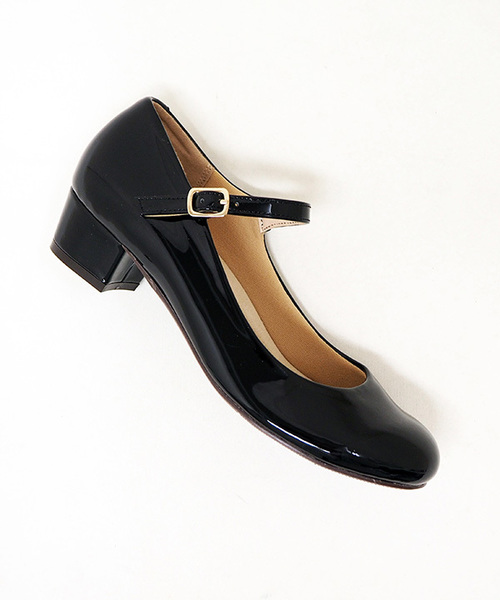 byあしながおじさん（バイアシナガオジサン）の「〈byあしながおじさん〉　ストラップパンプス（パンプス・レディース・ワイン/ブラック系その他/ベージュ/ブラック/クリアブラック/レッド/アッシュ/ワインレッド/クリアレッド/ライトベージュ/グリーン・24.0cm/22.5cm/24.5cm/23.5cm/23.0cm）」の18枚目の写真