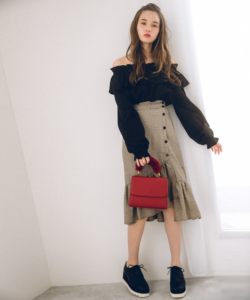 WEGO（ウィゴー）の「WEGO/フリルオフショルブラウス（シャツ/ブラウス・レディース・ブラック/オフホワイト/ダークグリーン/パープル・LARGE/MEDIUM）」の12枚目の写真