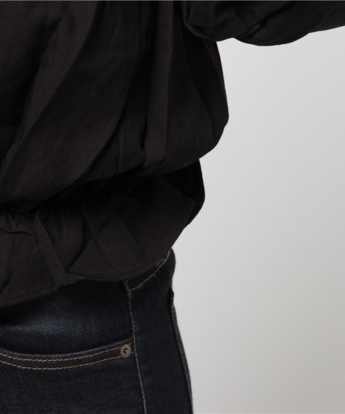 WEGO（ウィゴー）の「WEGO/フリルオフショルブラウス（シャツ/ブラウス・レディース・ブラック/オフホワイト/ダークグリーン/パープル・LARGE/MEDIUM）」の6枚目の写真