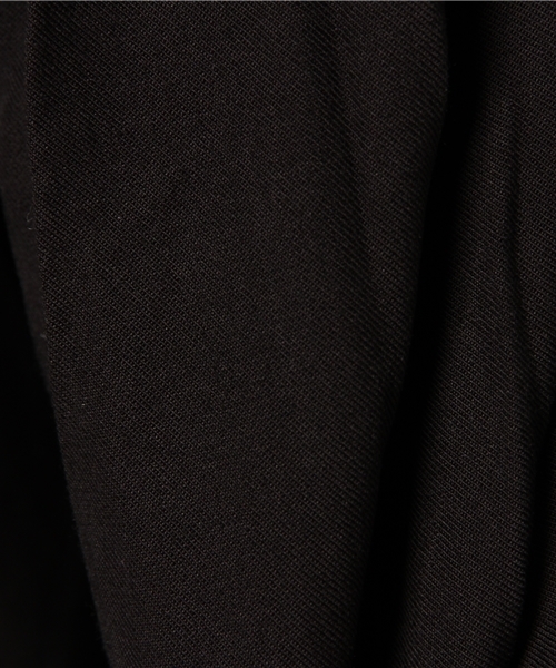 WEGO（ウィゴー）の「WEGO/フリルオフショルブラウス（シャツ/ブラウス・レディース・ブラック/オフホワイト/ダークグリーン/パープル・LARGE/MEDIUM）」の7枚目の写真