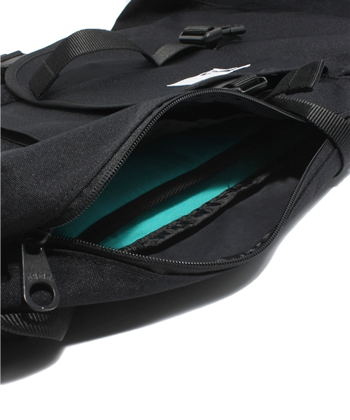 PUMA（プーマ）の「バックパック - Traction(トラクション)（バックパック/リュック・メンズ・ブラック/ネイビー・フリー）」の9枚目の写真