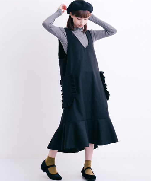 MERLOT（メルロー）の「フリルビッグポケットジャンパースカート2453（ワンピース・レディース・ブラック/ベージュ/グレー・FREE）」の12枚目の写真