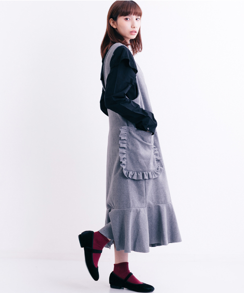 MERLOT（メルロー）の「フリルビッグポケットジャンパースカート2453（ワンピース・レディース・ブラック/ベージュ/グレー・FREE）」の11枚目の写真