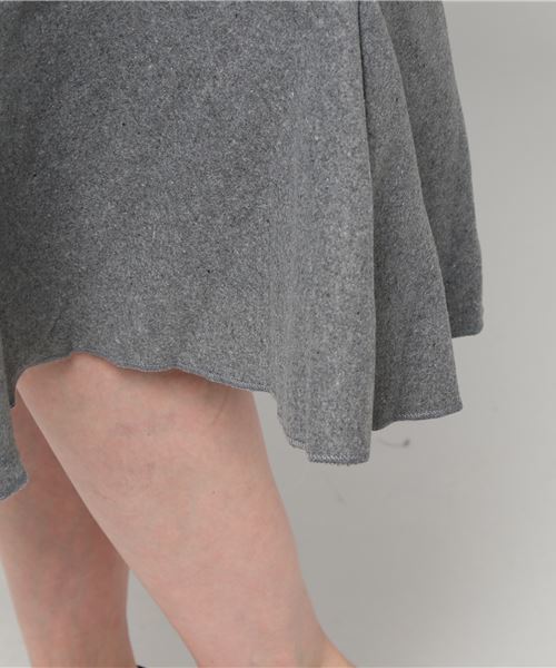 MERLOT（メルロー）の「フリルビッグポケットジャンパースカート2453（ワンピース・レディース・ブラック/ベージュ/グレー・FREE）」の6枚目の写真