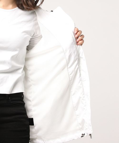 tommy jeans（トミー ジーンズ）の「ウィンドーブレーカー（ブルゾン・レディース・ホワイト/ブラック・LARGE/MEDIUM/SMALL/X-SMALL）」の3枚目の写真