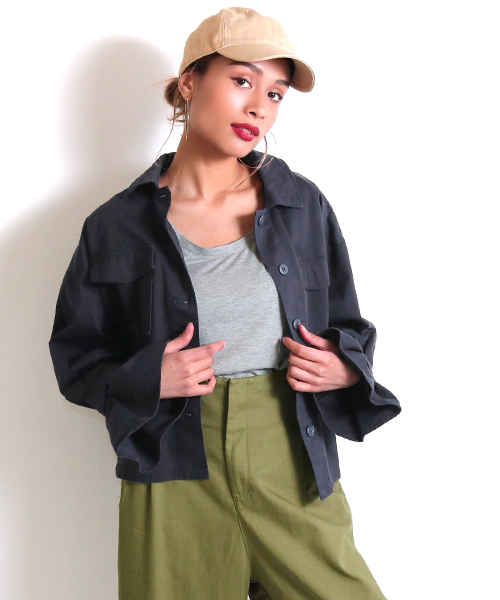 Alluge(アルージュ)の「フリルスリーブミリタリージャケット(ミリタリージャケット・レディース・ネイビー/カーキ・FREE)」の1枚目の写真