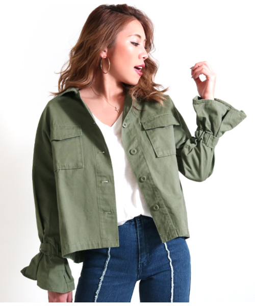 Alluge(アルージュ)の「フリルスリーブミリタリージャケット(ミリタリージャケット・レディース・ネイビー/カーキ・FREE)」の2枚目の写真