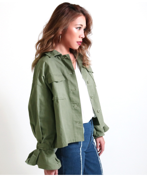 Alluge(アルージュ)の「フリルスリーブミリタリージャケット(ミリタリージャケット・レディース・ネイビー/カーキ・FREE)」の8枚目の写真