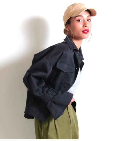 Alluge(アルージュ)の「フリルスリーブミリタリージャケット(ミリタリージャケット・レディース・ネイビー/カーキ・FREE)」の13枚目の写真