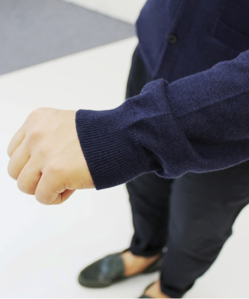 JOURNAL STANDARD（ジャーナルスタンダード）の「★R/N Vネックカーディガン_ #（カーディガン/ボレロ・メンズ・マスタード/ブラック/ネイビー/グレー・LARGE/MEDIUM）」の9枚目の写真