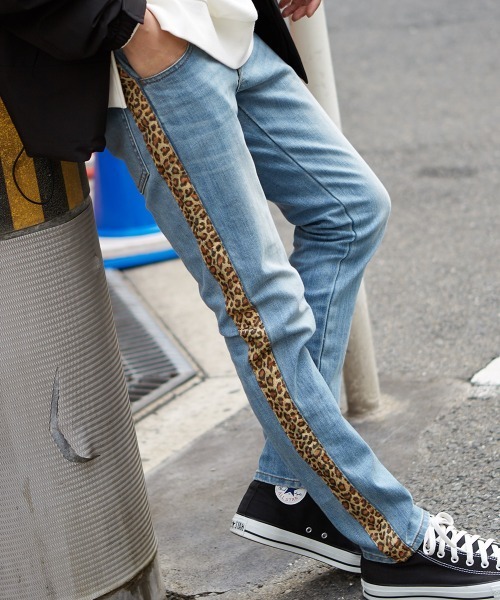 improves(インプローブス)の「ヒョウ柄ラインデニムパンツ(デニムパンツ)」|サックスブルー