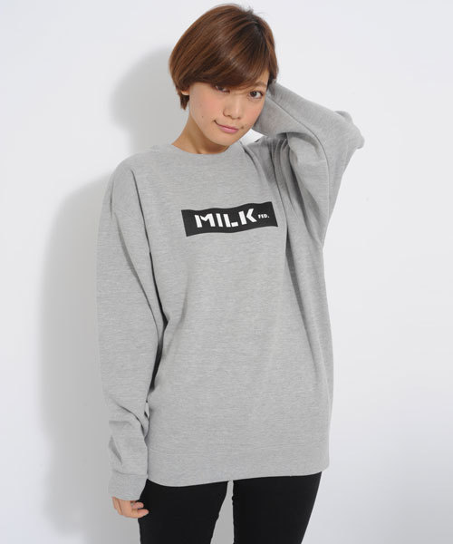 MILKFED.（ミルクフェド）の「SWEAT CREW TOP BAR（スウェット・レディース・アッシュグレー/レッド/ネイビー・ONE SIZE）」の2枚目の写真