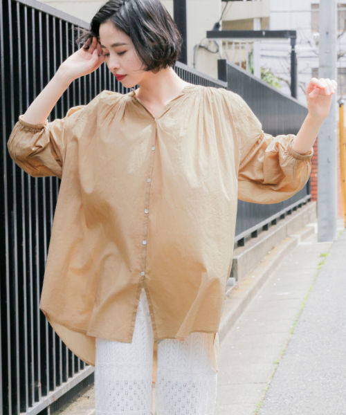 LOWRYS FARM(ローリーズファーム)の「ボイルチュニックブラウス 829980(シャツ/ブラウス・レディース・ベージュ/パープル/オフホワイト/グリーン・FREE)」の3枚目の写真