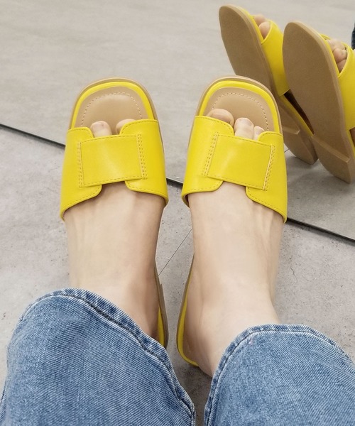 KOBE LETTUCE(コウベレタス)の「スクエアベルトフラットサンダル(サンダル・レディース・ホワイト/ブラック/イエロー/グレイッシュベージュ/パイソン/ブラウン系その他/ブラック系その他/キャメル/ブラウン系その他2・S/M/L/LL)」の12枚目の写真