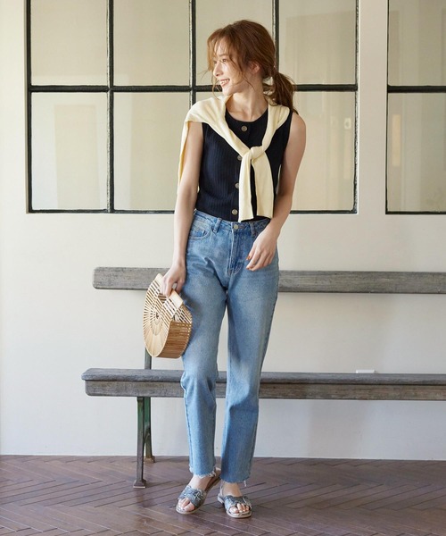 KOBE LETTUCE(コウベレタス)の「スクエアベルトフラットサンダル(サンダル・レディース・ホワイト/ブラック/イエロー/グレイッシュベージュ/パイソン/ブラウン系その他/ブラック系その他/キャメル/ブラウン系その他2・S/M/L/LL)」の19枚目の写真