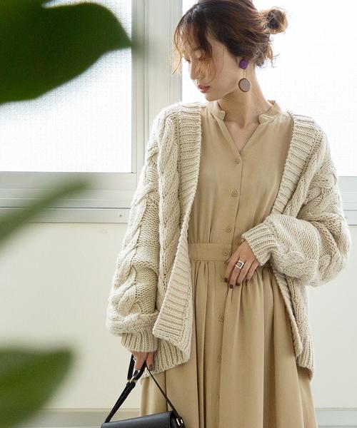 coen（コーエン）の「【WEB限定】ローゲージケーブル編みカーディガン（カーディガン/ボレロ・レディース・オフホワイト/ブラウン・FREE）」の2枚目の写真