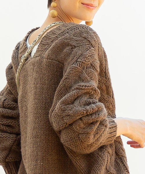 coen（コーエン）の「【WEB限定】ローゲージケーブル編みカーディガン（カーディガン/ボレロ・レディース・オフホワイト/ブラウン・FREE）」の4枚目の写真