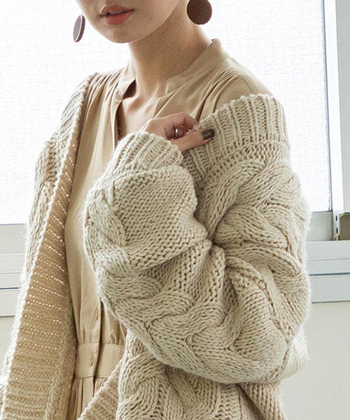 coen（コーエン）の「【WEB限定】ローゲージケーブル編みカーディガン（カーディガン/ボレロ・レディース・オフホワイト/ブラウン・FREE）」の8枚目の写真