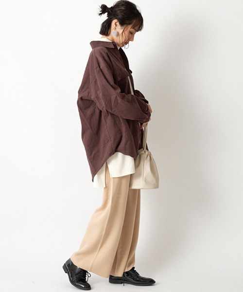 STYLEBLOCK(スタイルブロック)の「コーデュロイ後ろリングドットボタンタック入りオーバーサイズシャツ(シャツ/ブラウス・レディース・ブラック/ブラウン/アイボリー/パープル系その他・M)」の8枚目の写真