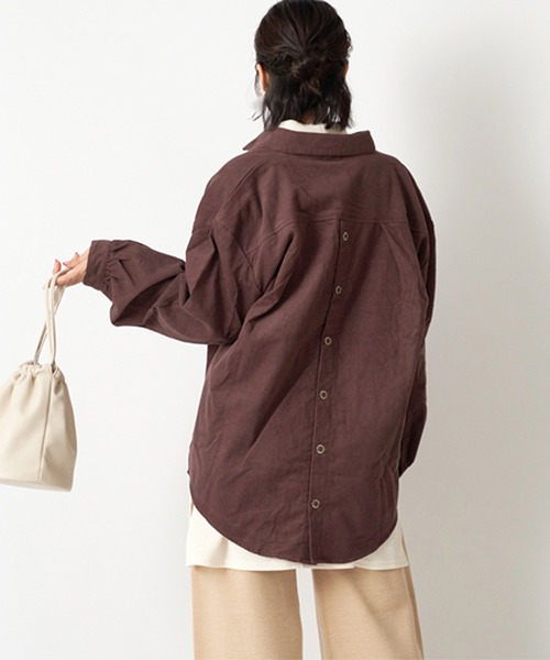 STYLEBLOCK(スタイルブロック)の「コーデュロイ後ろリングドットボタンタック入りオーバーサイズシャツ(シャツ/ブラウス・レディース・ブラック/ブラウン/アイボリー/パープル系その他・M)」の7枚目の写真