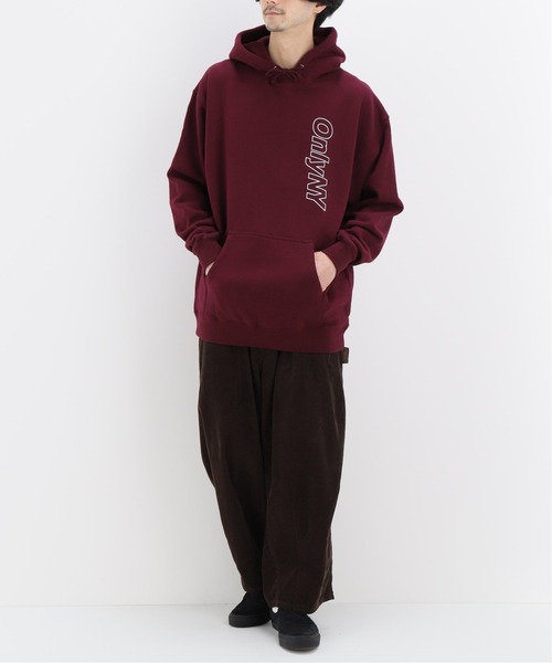 ONLY NY（オンリーニューヨーク）の「【ONLY NY / オンリーニューヨーク】 CORE LOGO OUTLINE HOODIE（パーカー・メンズ・ブラック/ボルドー/マスタード・MEDIUM/LARGE/X-LARGE）」の6枚目の写真