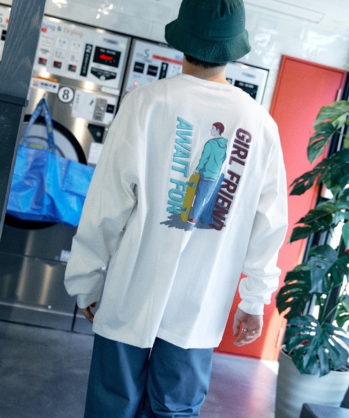 SPOC STORE(スポックストア)の「【SPOC STORE】シティポップ/ルーティンイラスト バックプリントロンT(Tシャツ/カットソー・メンズ・ホワイト系その他/ブラック系その他/ベージュ系その他/グリーン系その他/ブルー系その他/ホワイト系その他2/ホワイト系その他3/ホワイト系その他4/ベージュ系その他2/グリーン系その他2/ブルー系その他2/ブルー系その他3・M/L)」の2枚目の写真