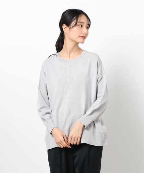 Te chichi TERRASSE(テチチテラス)の「バックスリットクループルオーバー(ニット/セーター・レディース・グレー/ライトベージュ/ネイビー/ピンク・フリ-)」の2枚目の写真