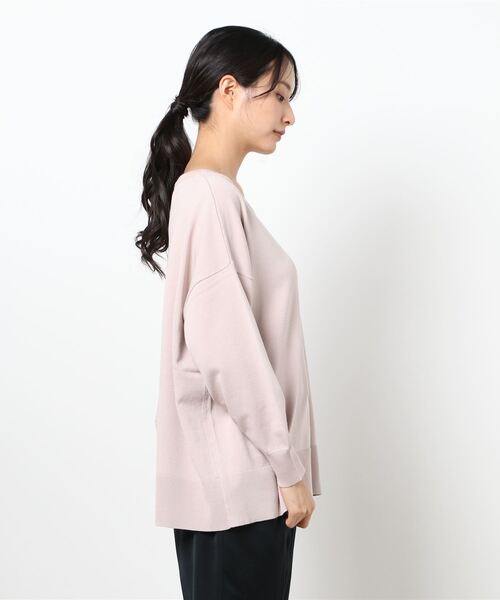 Te chichi TERRASSE(テチチテラス)の「バックスリットクループルオーバー(ニット/セーター・レディース・グレー/ライトベージュ/ネイビー/ピンク・フリ-)」の5枚目の写真