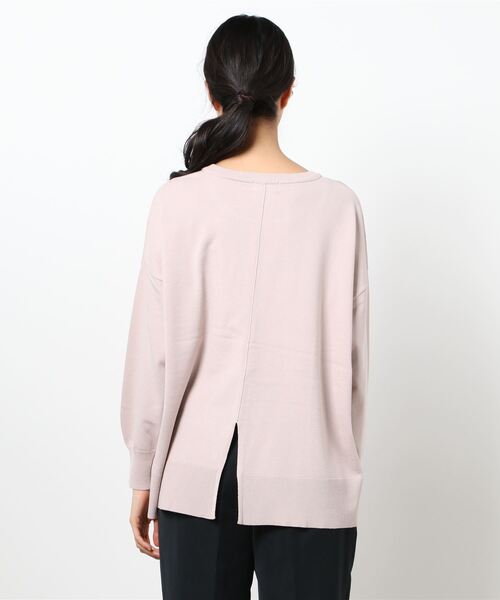 Te chichi TERRASSE(テチチテラス)の「バックスリットクループルオーバー(ニット/セーター・レディース・グレー/ライトベージュ/ネイビー/ピンク・フリ-)」の6枚目の写真