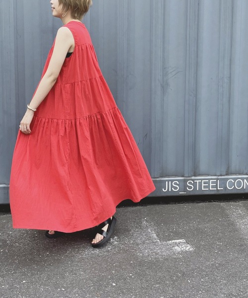 kivi（キヴィ）の「ティアードノースリーブマキシワンピ（ワンピース・レディース・ライトグレー/ブラック/ダークグリーン/オフホワイト/ブルー/ライトグリーン/レッド/グリーン・FREE）」の8枚目の写真