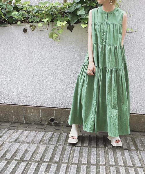 kivi（キヴィ）の「ティアードノースリーブマキシワンピ（ワンピース・レディース・ライトグレー/ブラック/ダークグリーン/オフホワイト/ブルー/ライトグリーン/レッド/グリーン・FREE）」の5枚目の写真