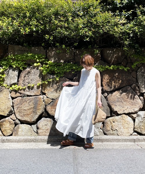 kivi（キヴィ）の「ティアードノースリーブマキシワンピ（ワンピース・レディース・ライトグレー/ブラック/ダークグリーン/オフホワイト/ブルー/ライトグリーン/レッド/グリーン・FREE）」の9枚目の写真