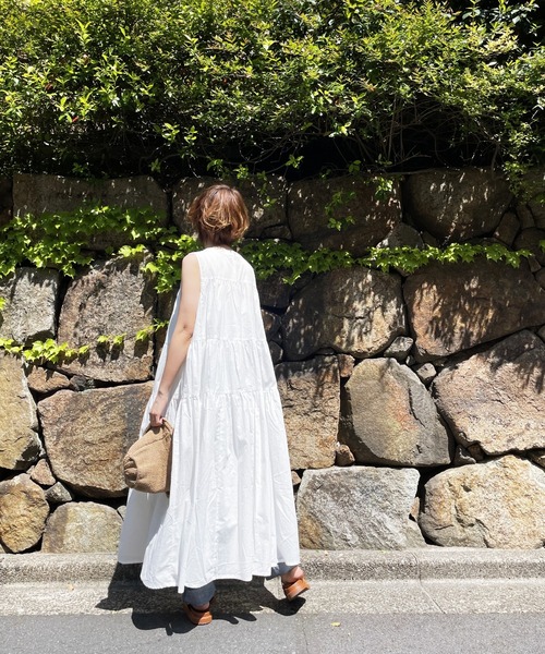 kivi（キヴィ）の「ティアードノースリーブマキシワンピ（ワンピース・レディース・ライトグレー/ブラック/ダークグリーン/オフホワイト/ブルー/ライトグリーン/レッド/グリーン・FREE）」の11枚目の写真