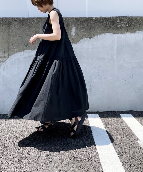 kivi（キヴィ）の「ティアードノースリーブマキシワンピ（ワンピース・レディース・ライトグレー/ブラック/ダークグリーン/オフホワイト/ブルー/ライトグリーン/レッド/グリーン・FREE）」の14枚目の写真