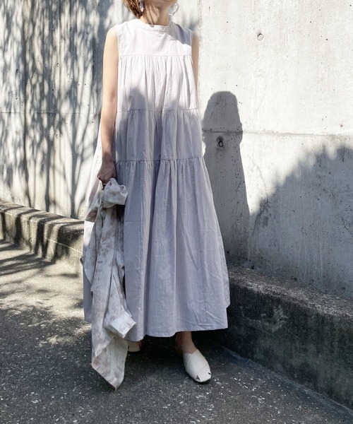 kivi（キヴィ）の「ティアードノースリーブマキシワンピ（ワンピース・レディース・ライトグレー/ブラック/ダークグリーン/オフホワイト/ブルー/ライトグリーン/レッド/グリーン・FREE）」の18枚目の写真