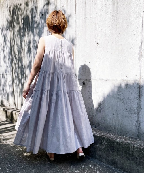 kivi（キヴィ）の「ティアードノースリーブマキシワンピ（ワンピース・レディース・ライトグレー/ブラック/ダークグリーン/オフホワイト/ブルー/ライトグリーン/レッド/グリーン・FREE）」の20枚目の写真